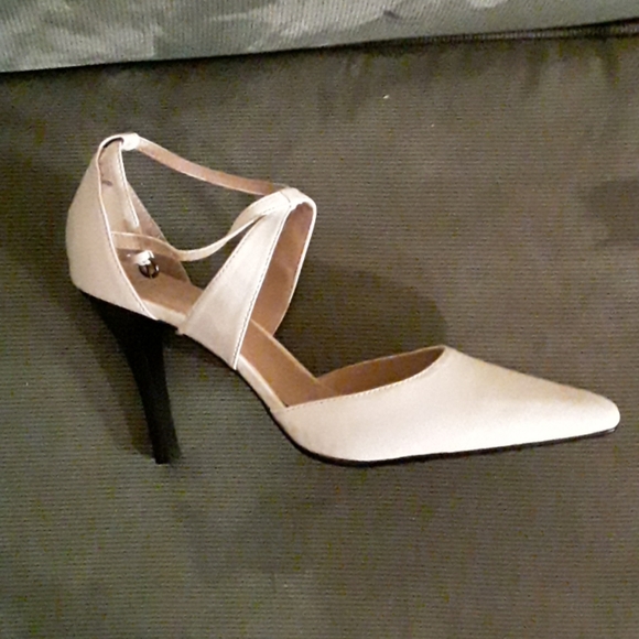 Chadwicks of Boston Size 8 High Heels - Picture 4 of 4